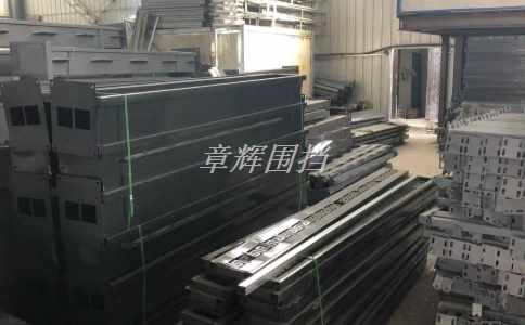 金屬?lài)鷵醢惭b費(fèi)多少錢(qián)一米？