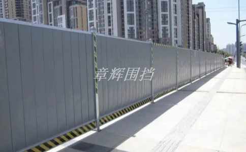 金屬圍擋的顏色是否需要與周圍環(huán)境相協(xié)調(diào)？