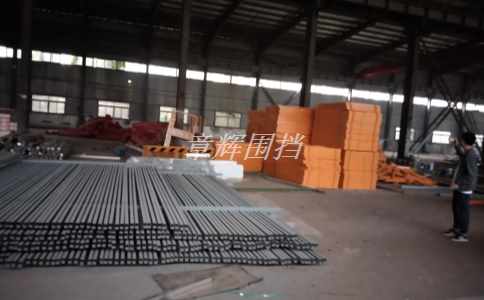 金屬圍擋如何考慮無障礙通行需求？