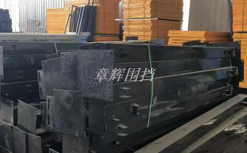 金屬圍擋的防風、防雨等功能如何保障？