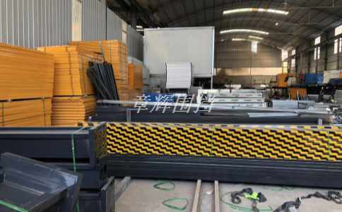 pvc圍擋在使用過程中可能會出現(xiàn)哪些變形情況？（探究pvc圍擋使用中可能出現(xiàn)的變形問題）