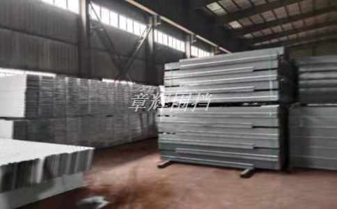 pvc圍擋在體育場館中的應(yīng)用優(yōu)勢（建造體育場地時為何選用pvc圍擋）