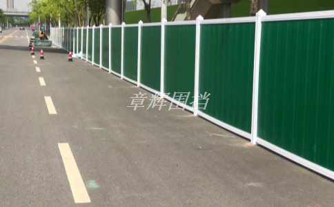 金屬圍擋與普通圍擋的區(qū)別和聯(lián)系是什么？